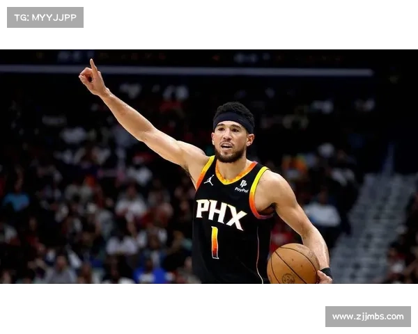 德文·布克凭借卓越的敏捷性和速度在比赛中游刃有余展现出全能表现 德文·布克凭借卓越的敏捷性和速度在比赛中游刃有余展现出全能表现